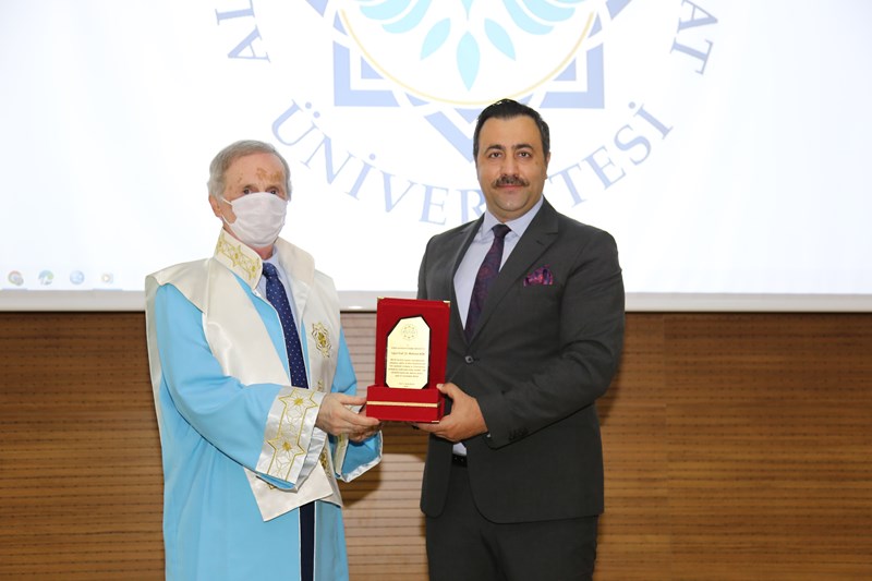 REKTÖRÜMÜZ PROF. DR. EKREM KALAN FAKÜLTEMİZ ÖĞRETİM ÜYESİ PROF. DR. MEHMET KÖK İÇİN DÜZENLENEN EMEKLİLİK TÖRENİNE KATILDI