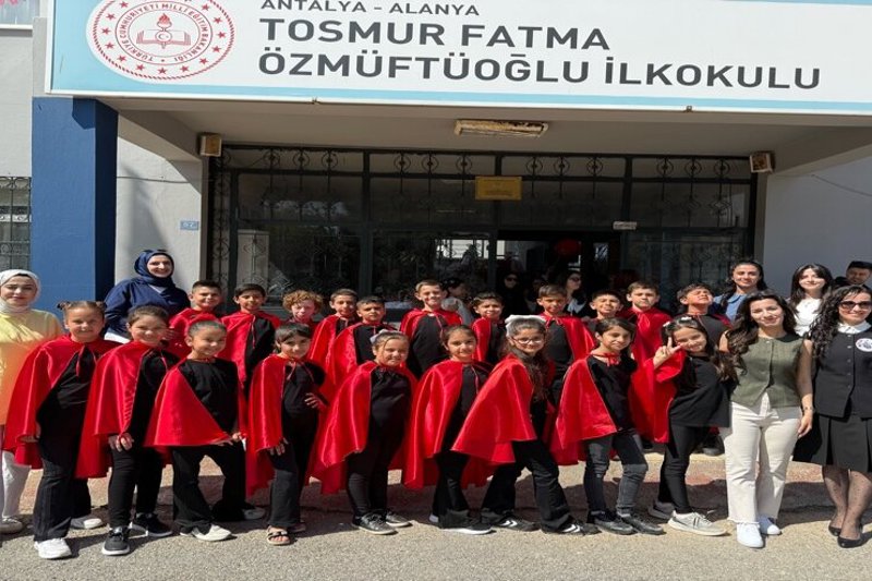 Öğretmen Adayları ve Miniklerin 23 Nisan Ulusal Egemenlik ve Çocuk Bayramı Coşkusu Alanya'da Şenlik Havası Estirdi