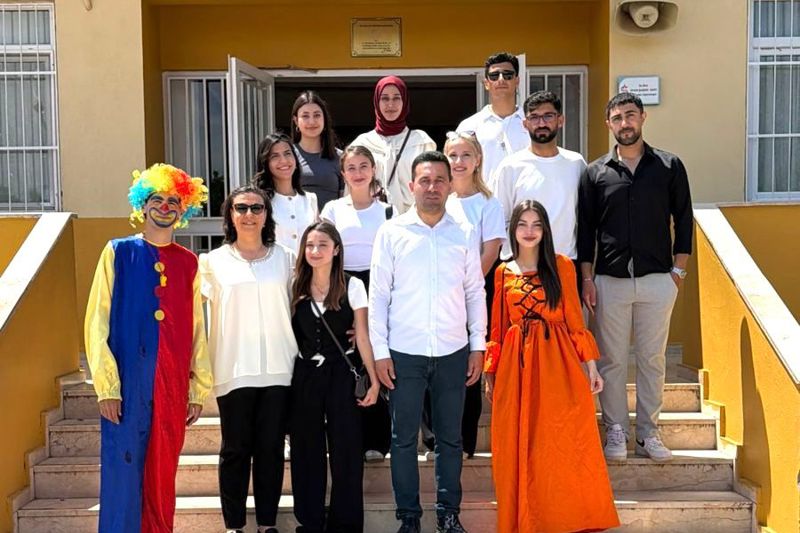 Geleceğin Öğretmenlerinden Minik Kalplere Büyük Dokunuş