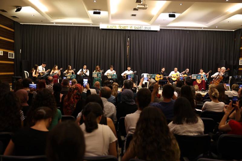 ALKÜ’DE KONSERLER MEST ETTİ