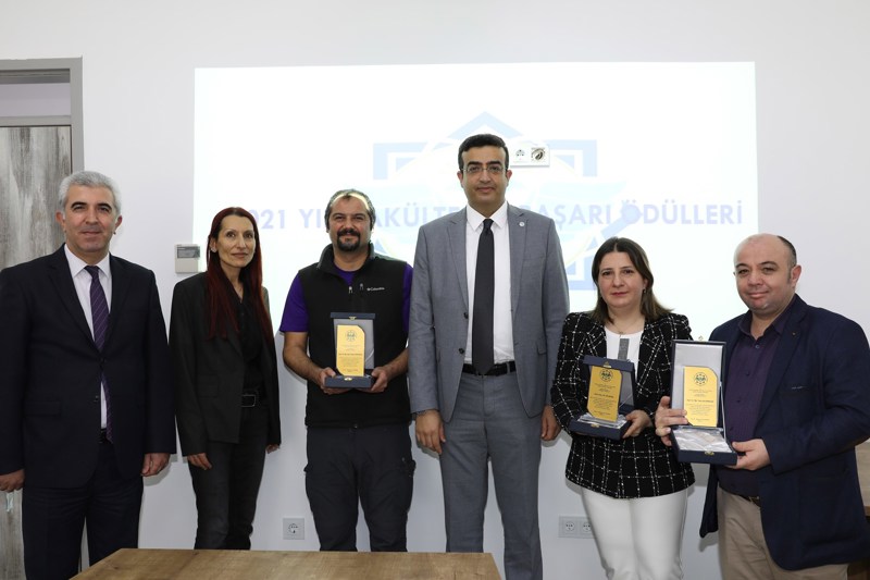 FAKÜLTEMİZ 2021 BAŞARI ÖDÜLLERİ SAHİPLERİNİ BULDU