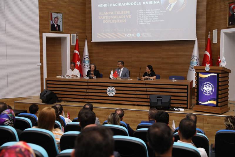 ALKÜ’DE VEHBİ HACIKADİROĞLU ANILDI