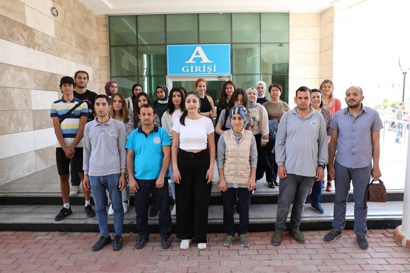 ALKÜ’LÜ ÖĞRENCİLER 1 GÜNLÜĞÜNE İŞÇİ OLDU