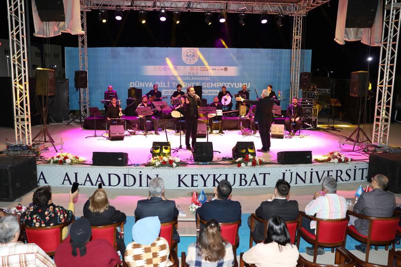 ALKÜ’DE MUHTEŞEM TÜRK HALK MÜZİĞİ KONSERİ