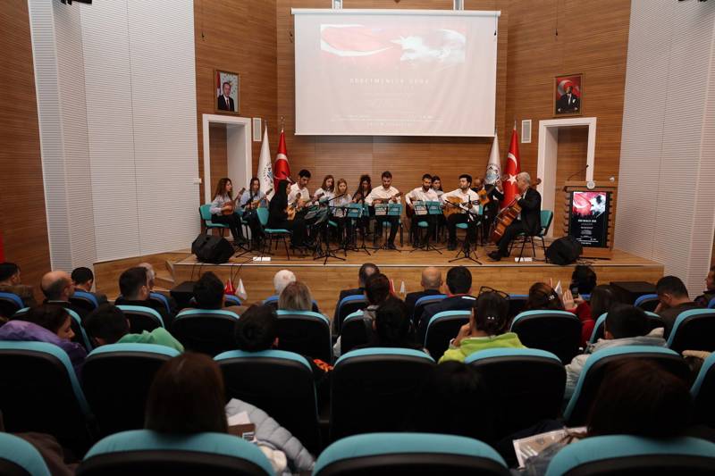 ALKÜ’DE ÖĞRETMENLER GÜNÜ KONSERİ DÜZENLENDİ