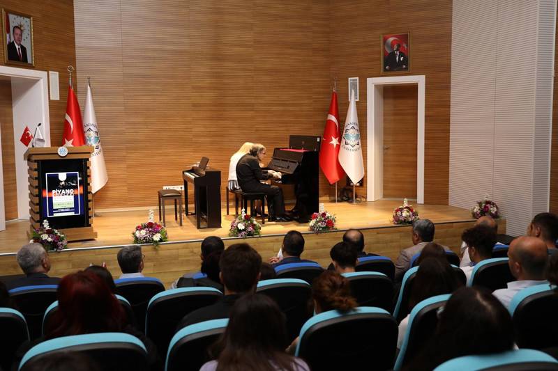 ALKÜ’DE MUHTEŞEM PİYANO RESİTALİ