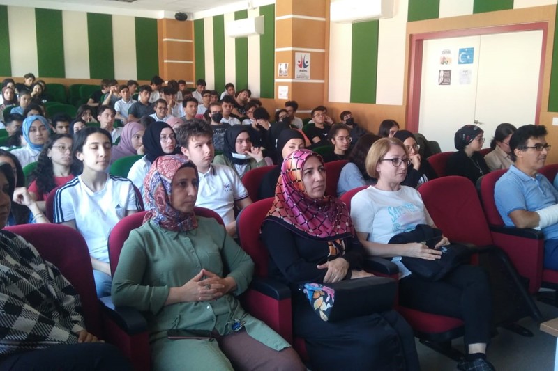 AHENK PROJESİ KAPSAMINDA ALANYA ANADOLU İMAM HATİP LİSESİ VE ALANYA FEN LİSESİ’NDE MATEMATİK SEMİNERLERİ DÜZENLENDİ