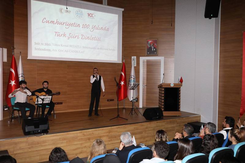 ALKÜ’DE CUMHURİYET’İN 100. YILINDA TÜRK ŞİİRİ DİNLETİSİ